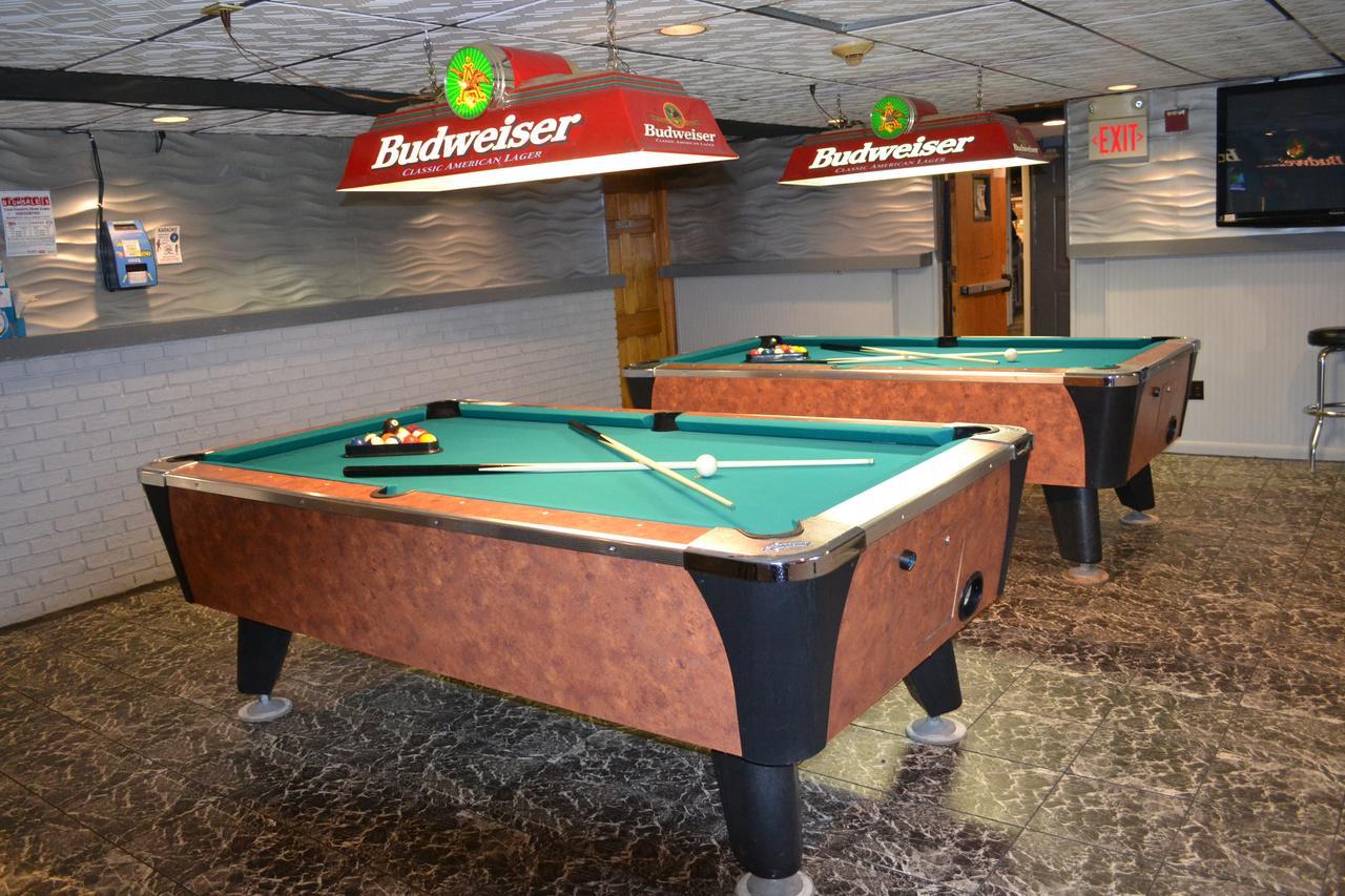 Rally Point Inn & Pub Фоксбъро Екстериор снимка