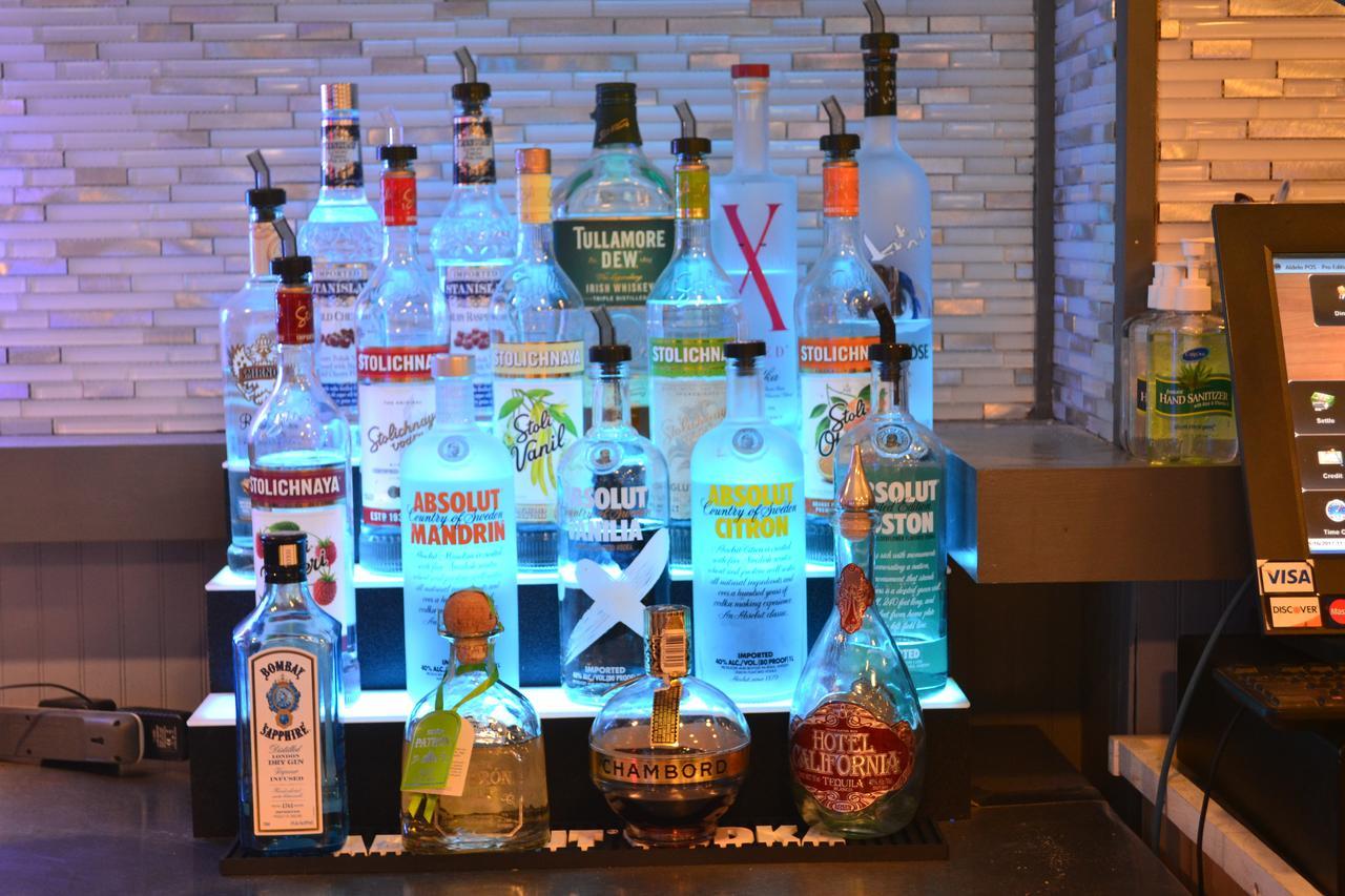 Rally Point Inn & Pub Фоксбъро Екстериор снимка